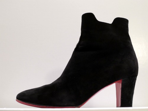 ★ChristianLouboutin クリスチャンルブタン スエードレザー ヒール ショート ブーツ ブーティ 37.5 黒★ 3シーズン大活躍の着回しアイテム