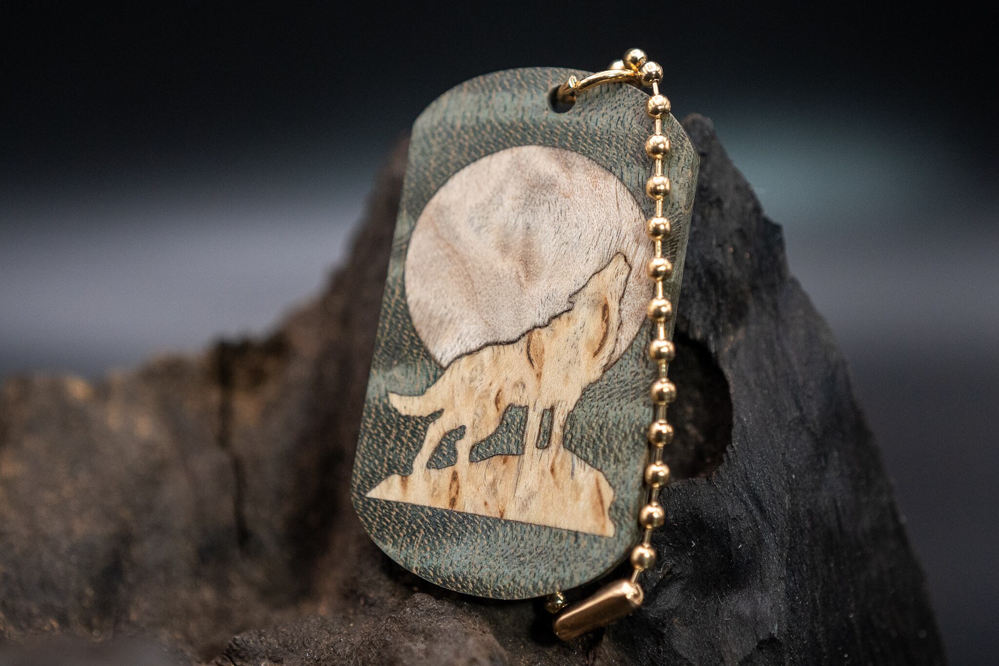 【寂濤利】(さとり) スタビライズウッド 楓 縮杢 ドッグタグ 象嵌 月と狼