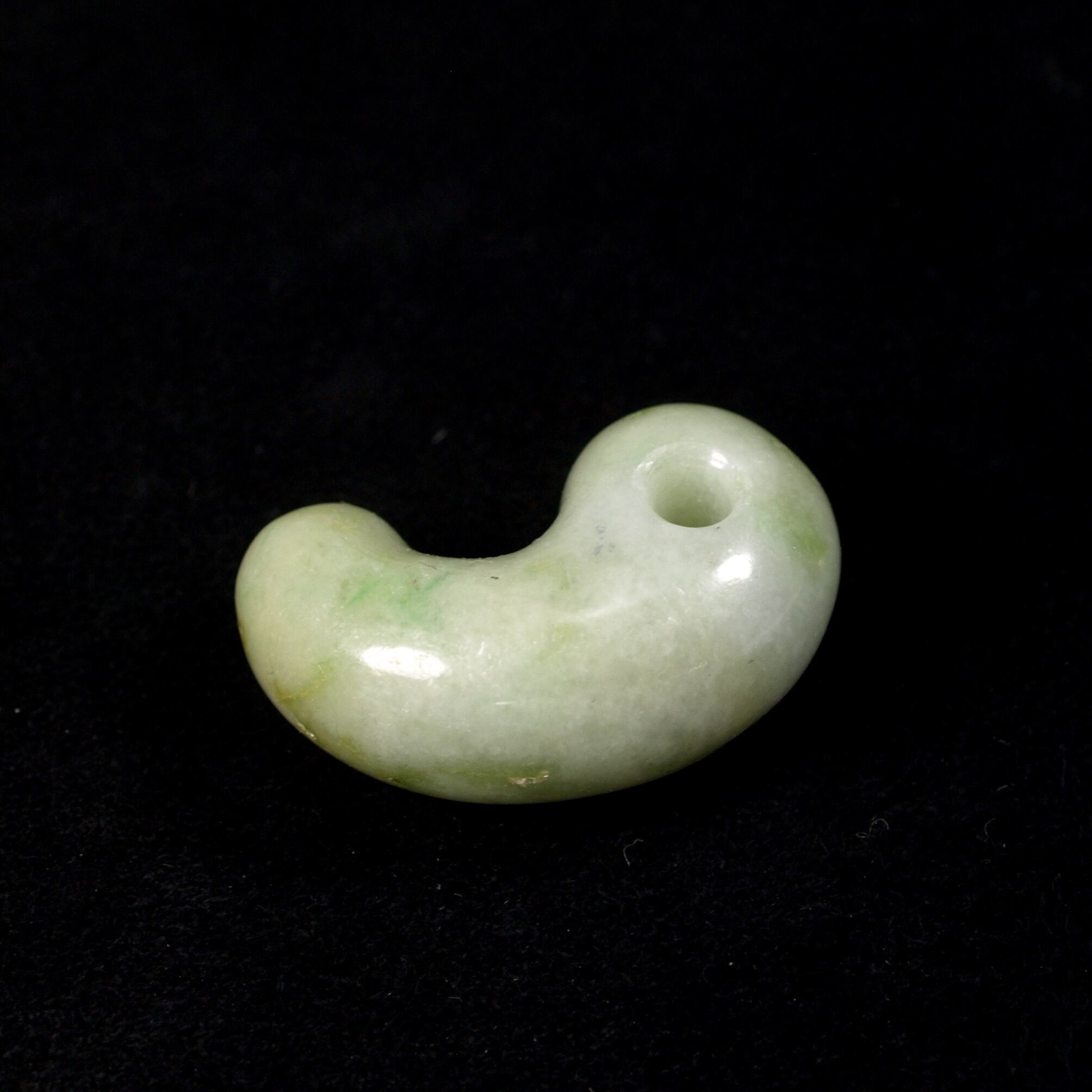 糸魚川翡翠 よもぎ色 まがたま 勾玉 9.6g Brown Green Jadeite Magatam