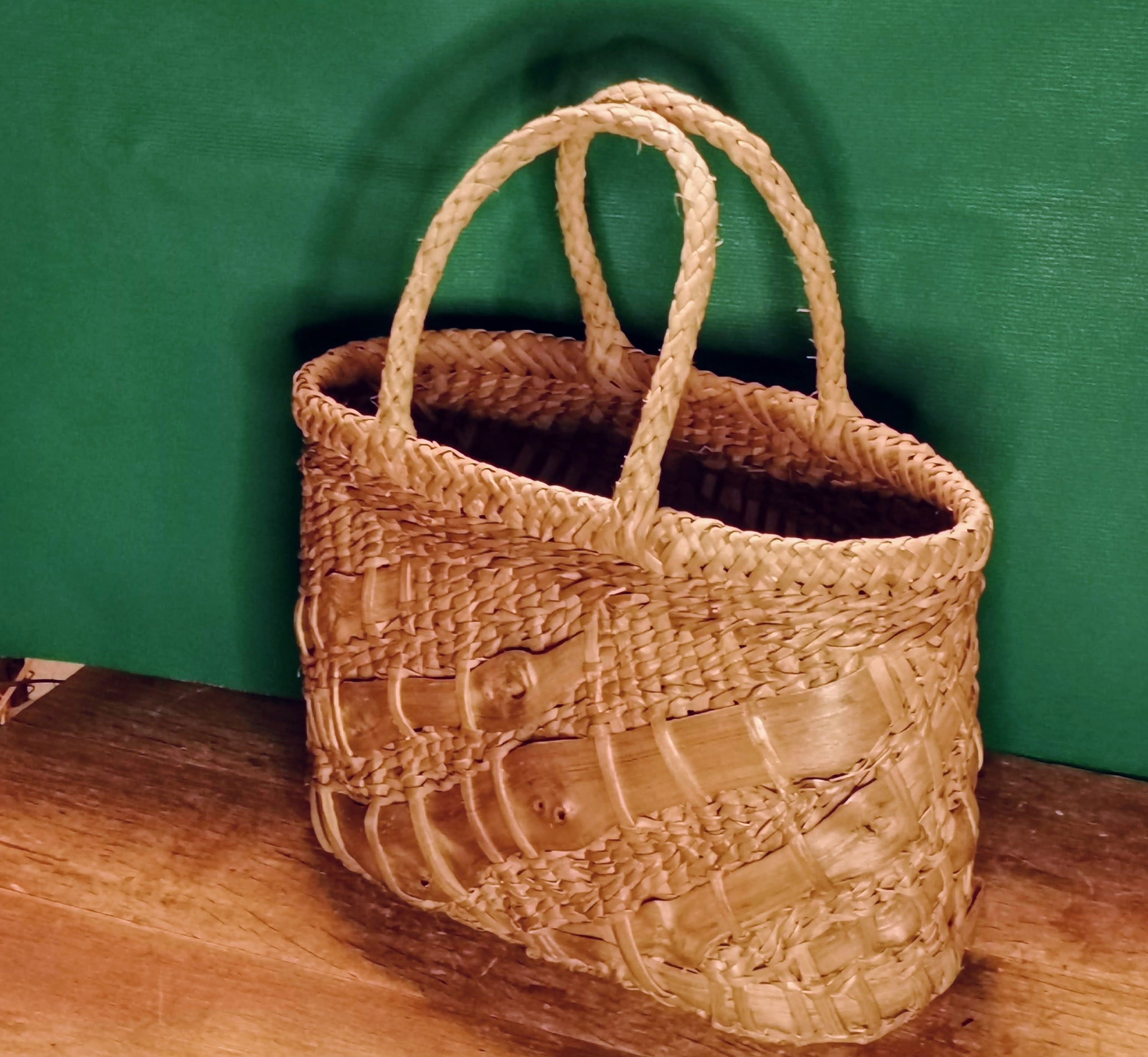 山葡萄のかご 丸型 二本縄編み丸型乱れ編み山葡萄籠 |