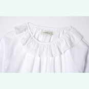 三日月フリルとひみつの刺繍 ゆったりホワイトブラウス《i0736》