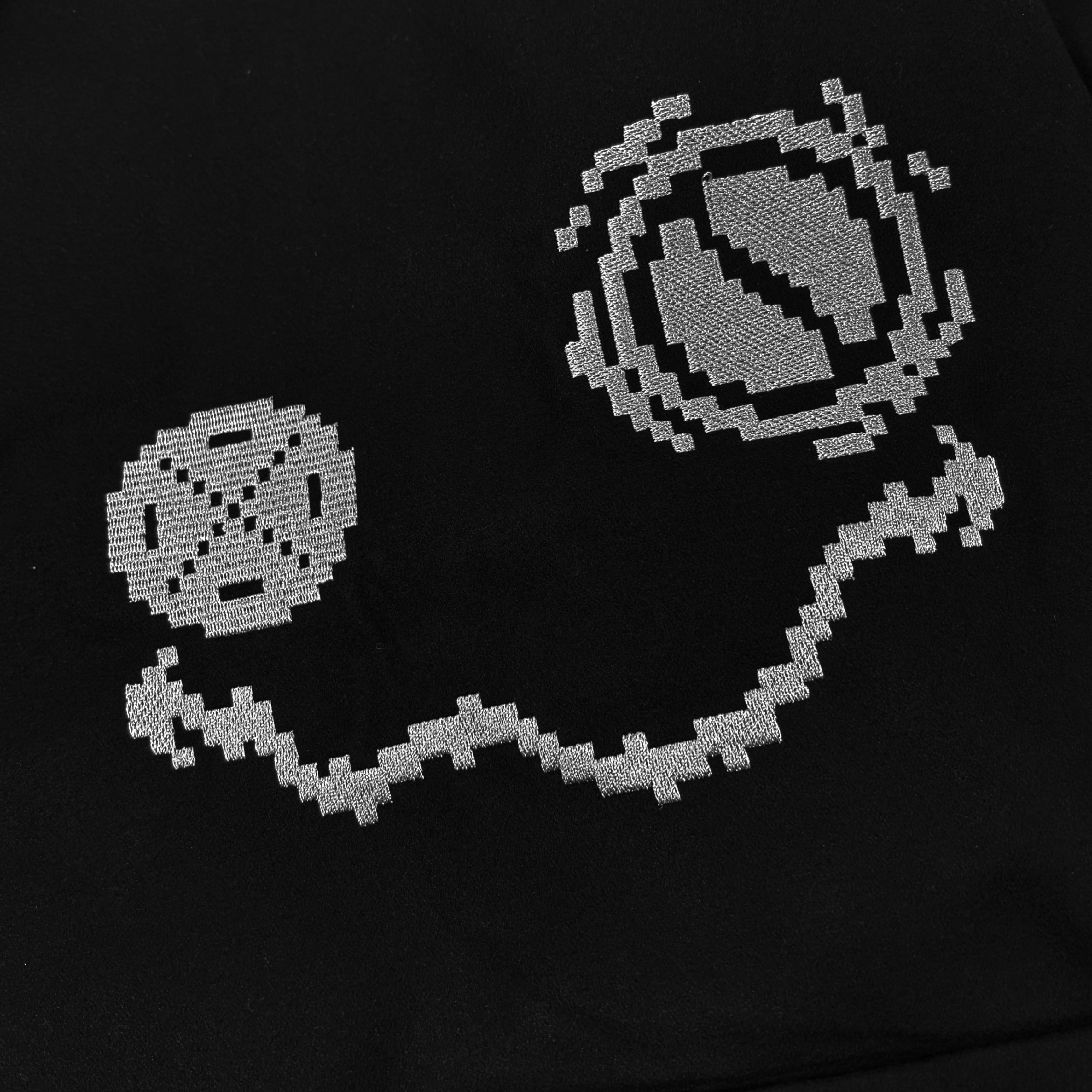 ドットフェイス刺繍入りオーバーサイズBLACKコート | NIER CLOTHING