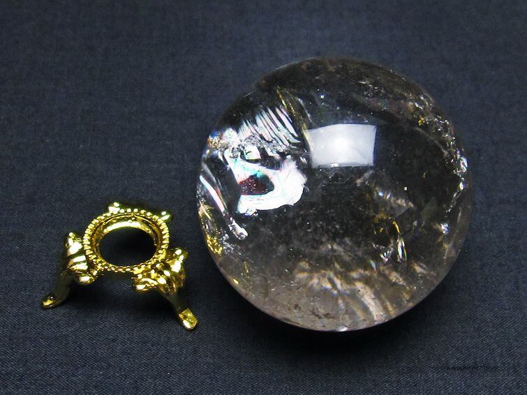 水晶 丸玉 虹入り 49mm 水晶玉 スフィア 原石 置物 一点物 おまかせ便