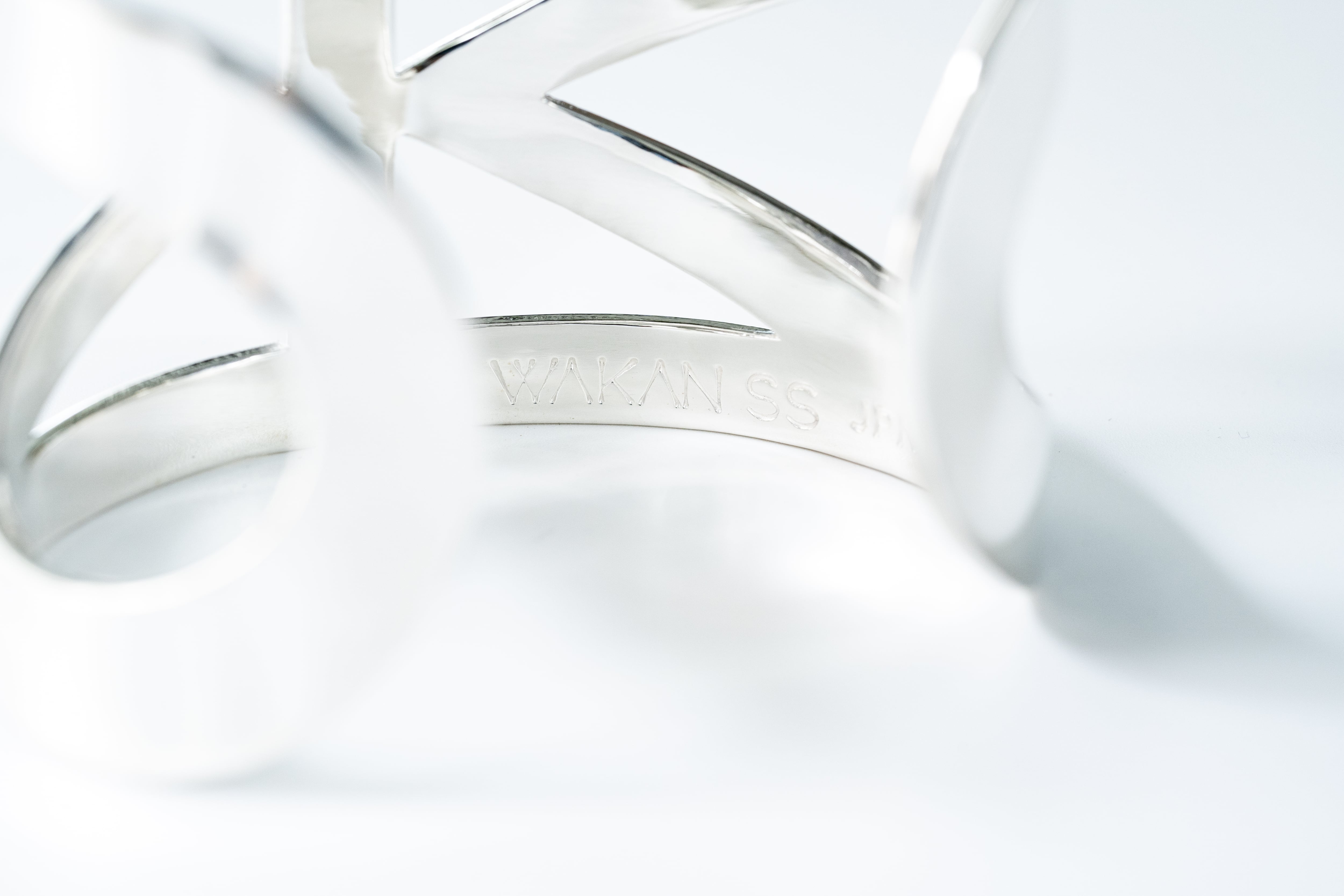 BN-057 See through Mobius bangle | WAKAN SILVER SMITH online store