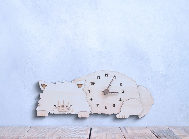 ペルシャ猫のお眠り時計 木製 振り子時計 掛け時計