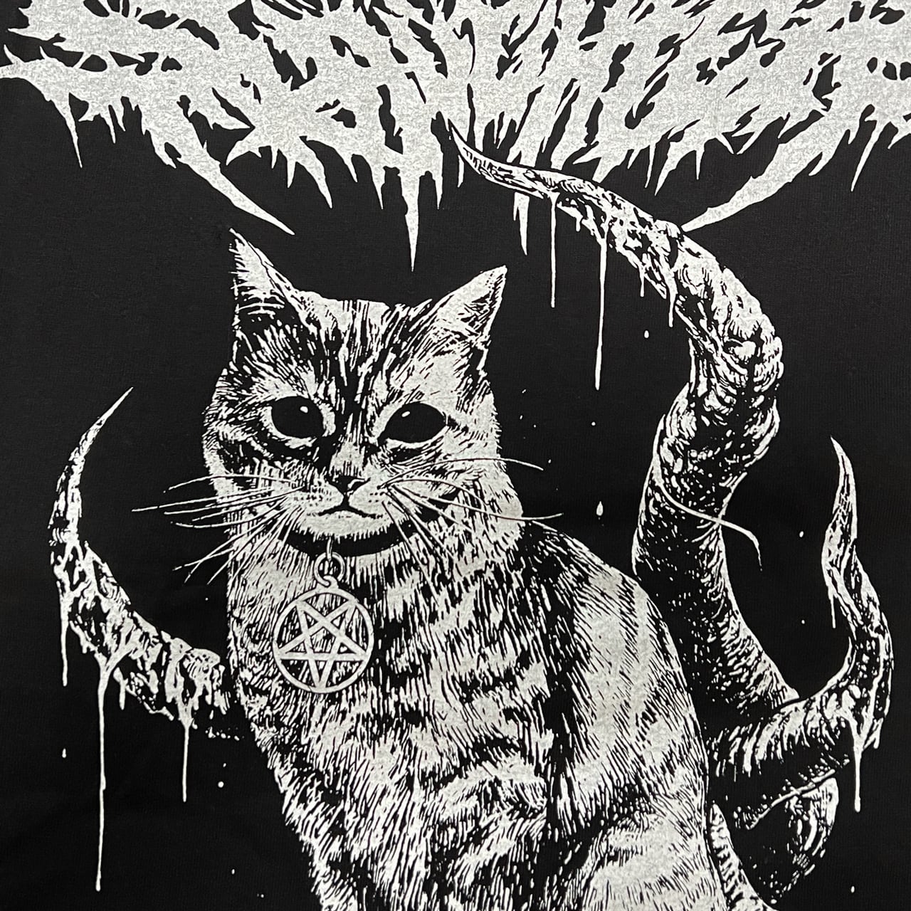 【再入荷】The Monster Slayer Cat T-shirt / モンスター猫