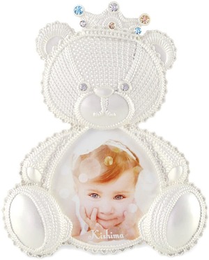 可憐なレースモチーフが上品な ベビー フォトフレーム 卓上 パールホワイト ベア クマ 本体サイズ12×1×高さ14.5cm 定形外1枚 赤ちゃんの写真をよりハッピーな雰囲気に彩る エンヴェールヘルック(R)