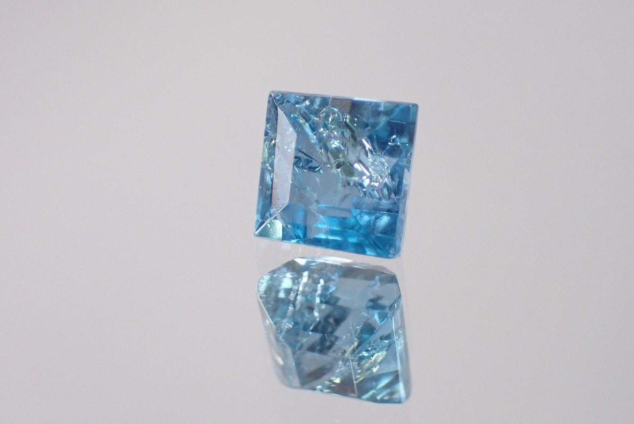 クラックロンドンブルートパーズ　4.41ct　[C3‐6]