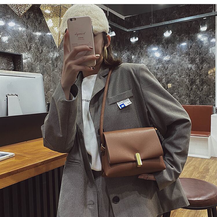 オータムウィンターレッド 秋物 冬物 スクウェア メッセンジャーバッグ 手作りハンドバック27617756489