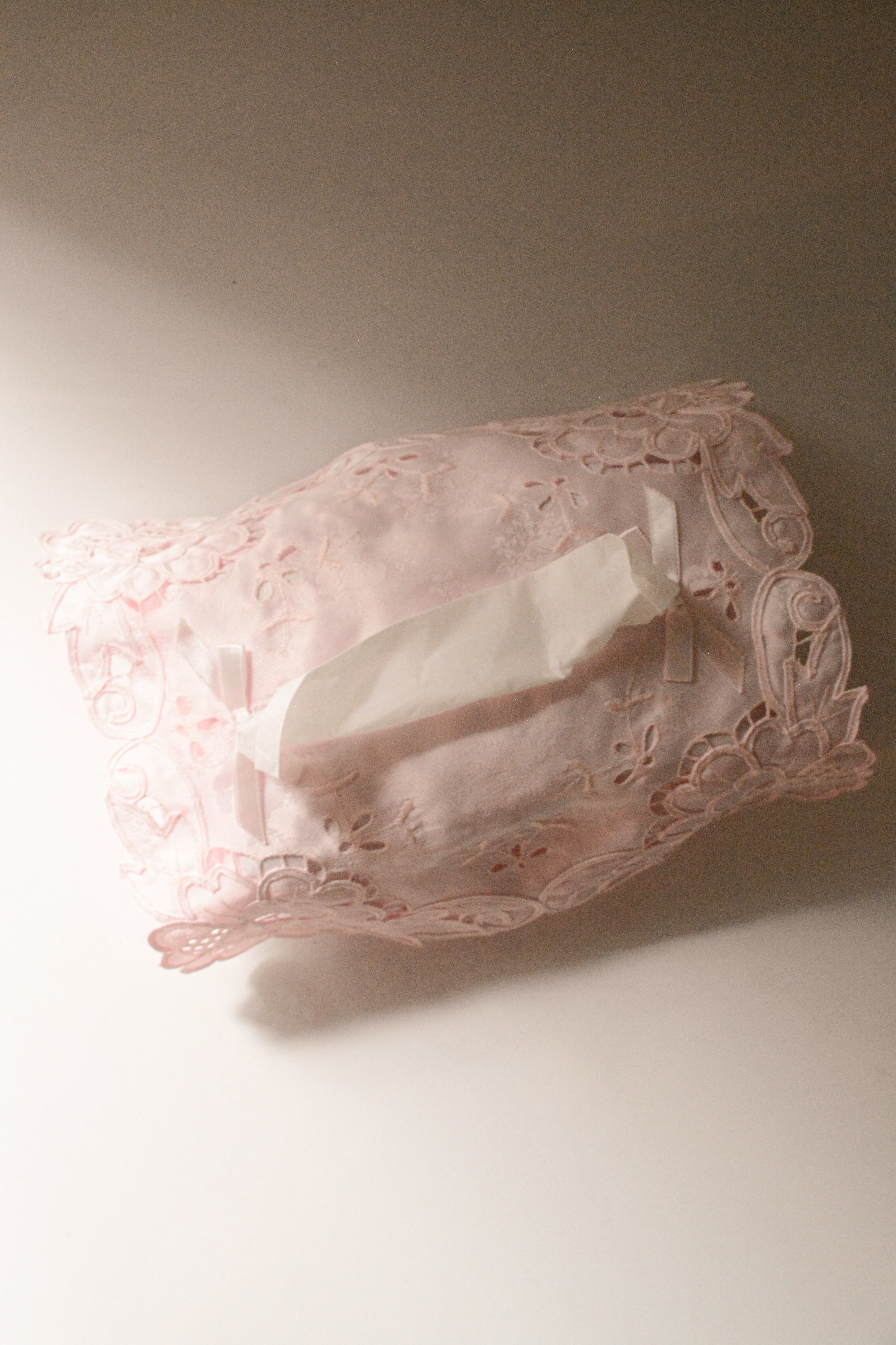 vintage tissue cover Sand Lace
