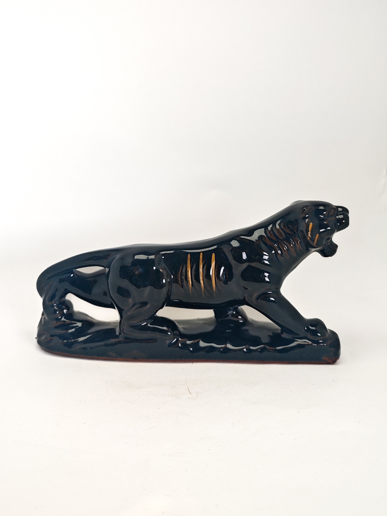 ヴィンテージ雑貨 ブラックタイガー 陶器オブジェ（台座付き）