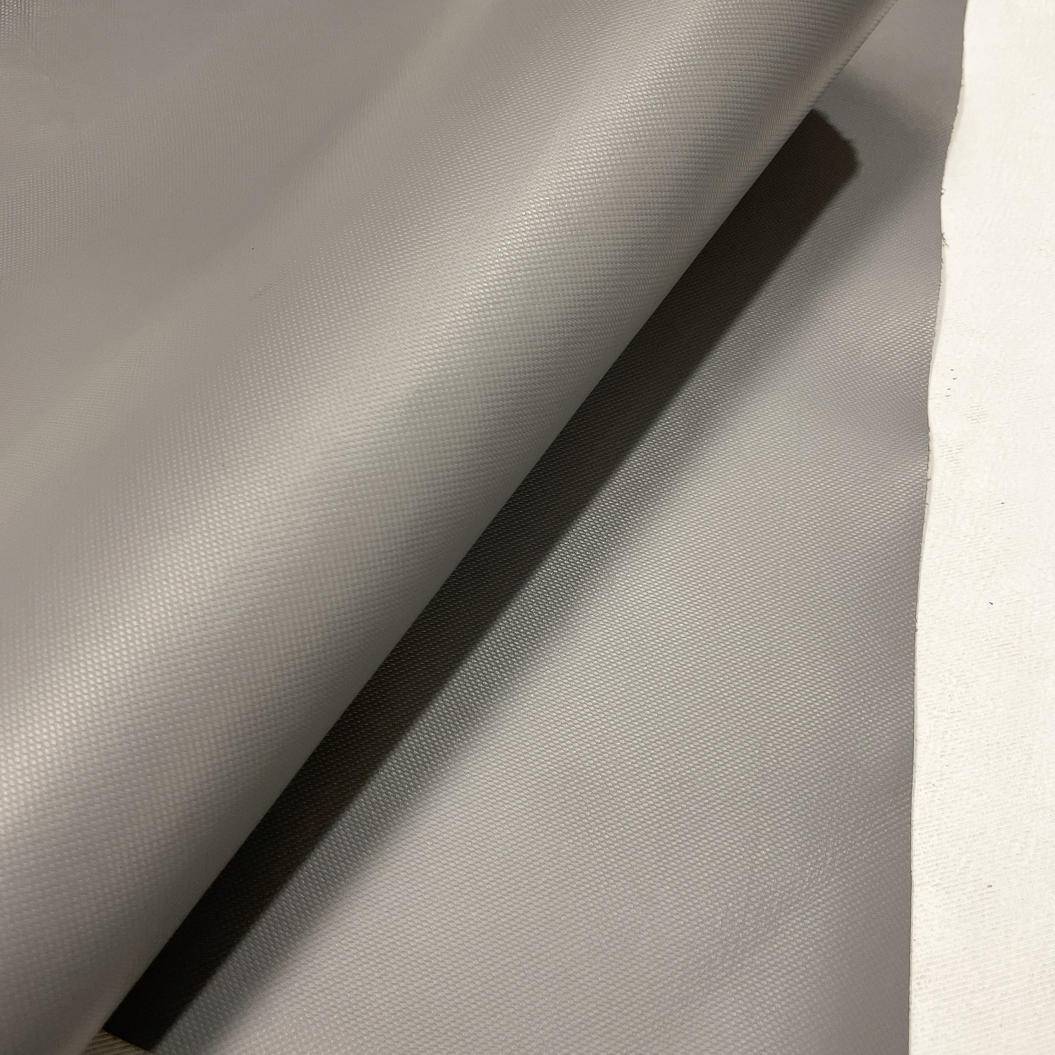 牛革 型押し【灰色】約1.5mm厚 [キズ、折り目有り] E5D-016 | and