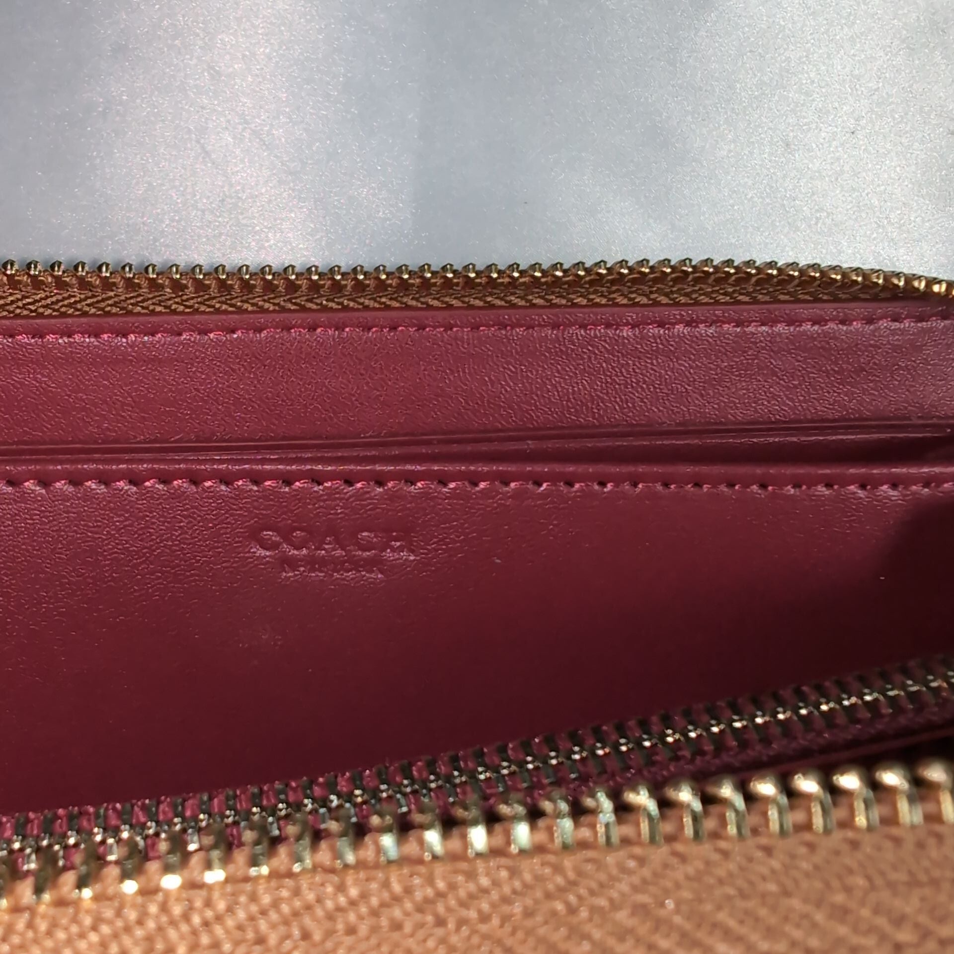 COACHコーチ ラウンドファスナー長財布 レインボーシグネチャー | francore