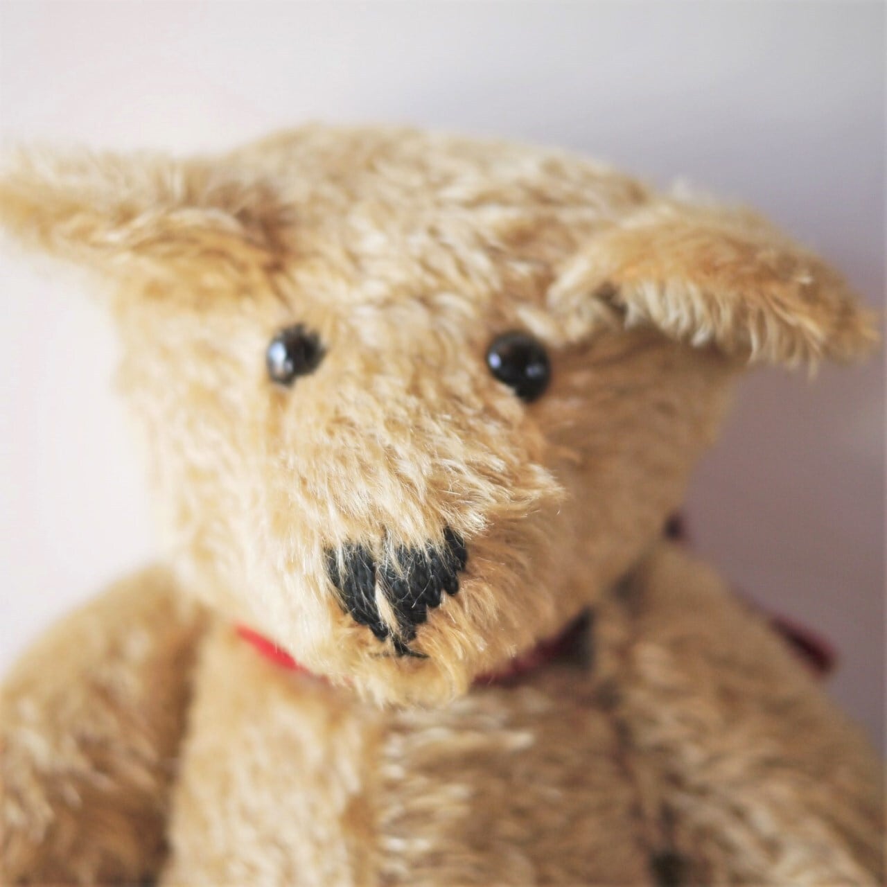 赤いマフラーのテディベア 37cm ドイツ