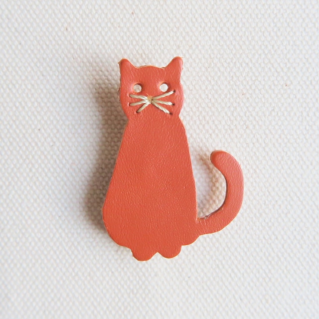 Leather brooch cat R.BROWN