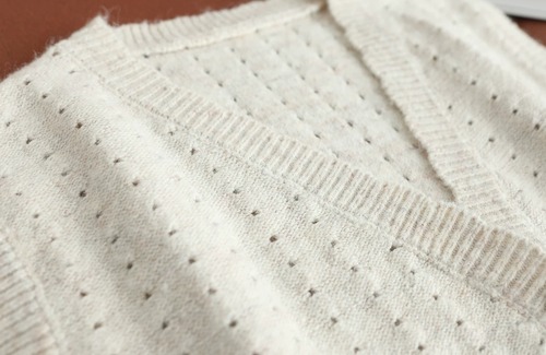 3色／透かし編み刺繍ニットベスト ・12072