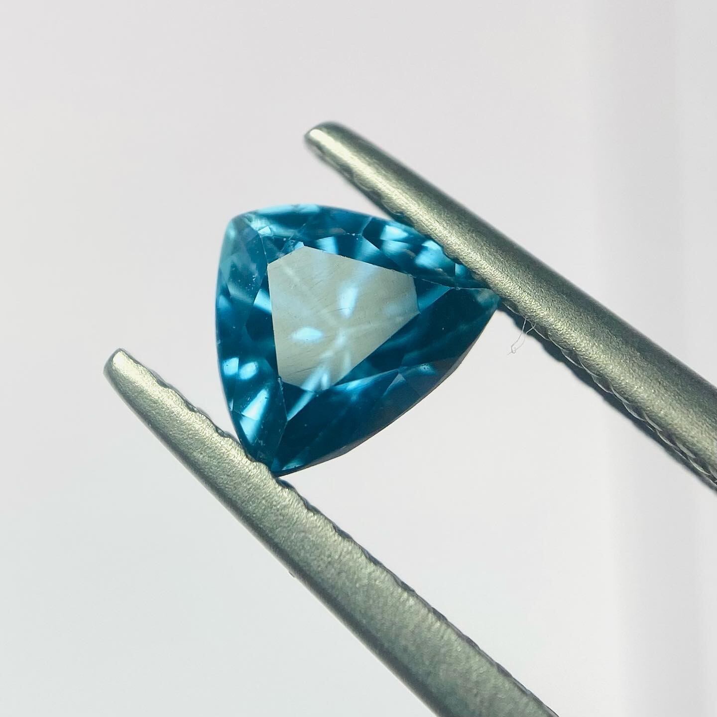 ハワイアンブルーなトリリアントトルマリン