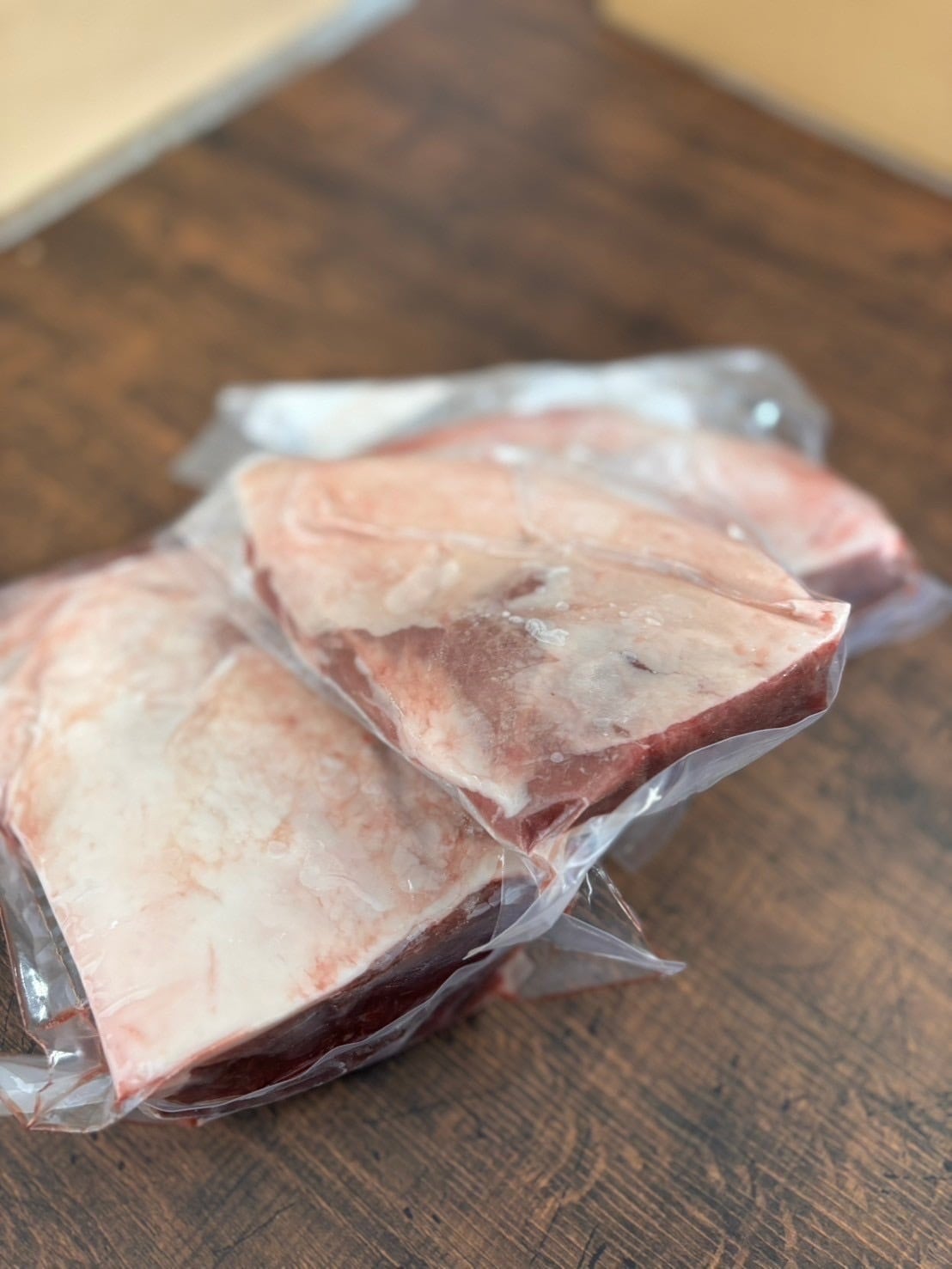 10%割引】北海道森町のエゾ鹿の塊もも肉 500g×4パック | MANOIR LABO