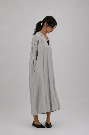 【suzuki takayuki】v-neck dress (S251-29) / black・grayish beige