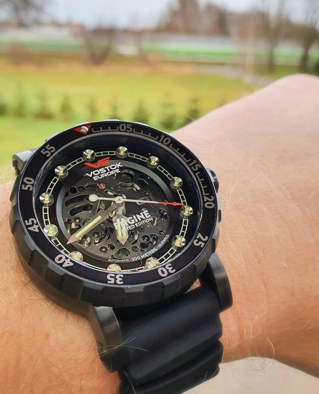 【VOSTOK EUROPE ボストークヨーロッパ】ENGINE エンジン（ブラック）／国内正規品 腕時計