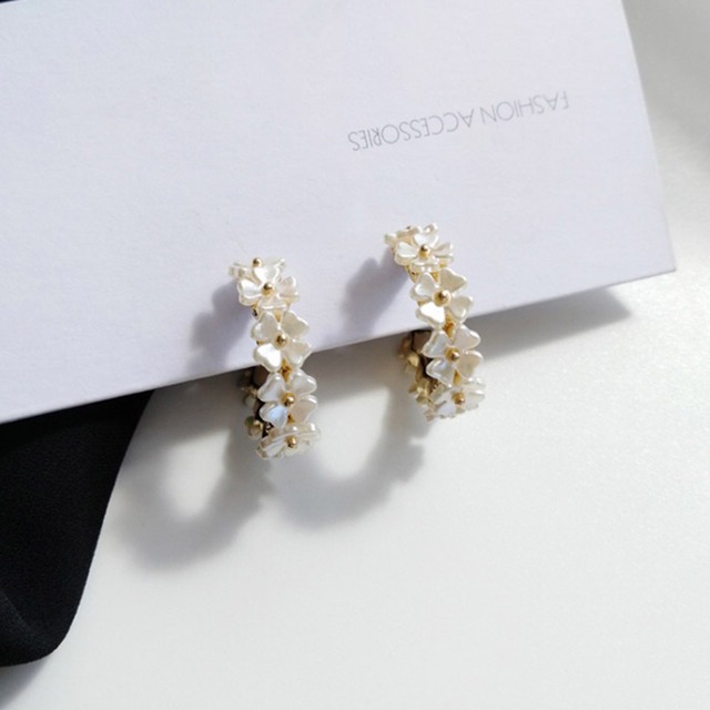 お花ピアス アクセサリー ラウンド 円形 大人可愛い きれいめ 大人 上品 おしゃれ お洒落 フォーマル エレガント きちんと感 大人っぽい 女っぽ クール セクシー 春 夏 秋 冬 オールシーズン 誕生日 入学式 入園式 謝恩会 結婚式 二次会 クリスマス 10代 20代 30代 40代 レディース ママ マザーズ オフィス ビジネス OL 通勤 通学 デート お出かけ 女子会 休日 パーティー イベント デイリー お揃い 韓国 ファッション コーデ