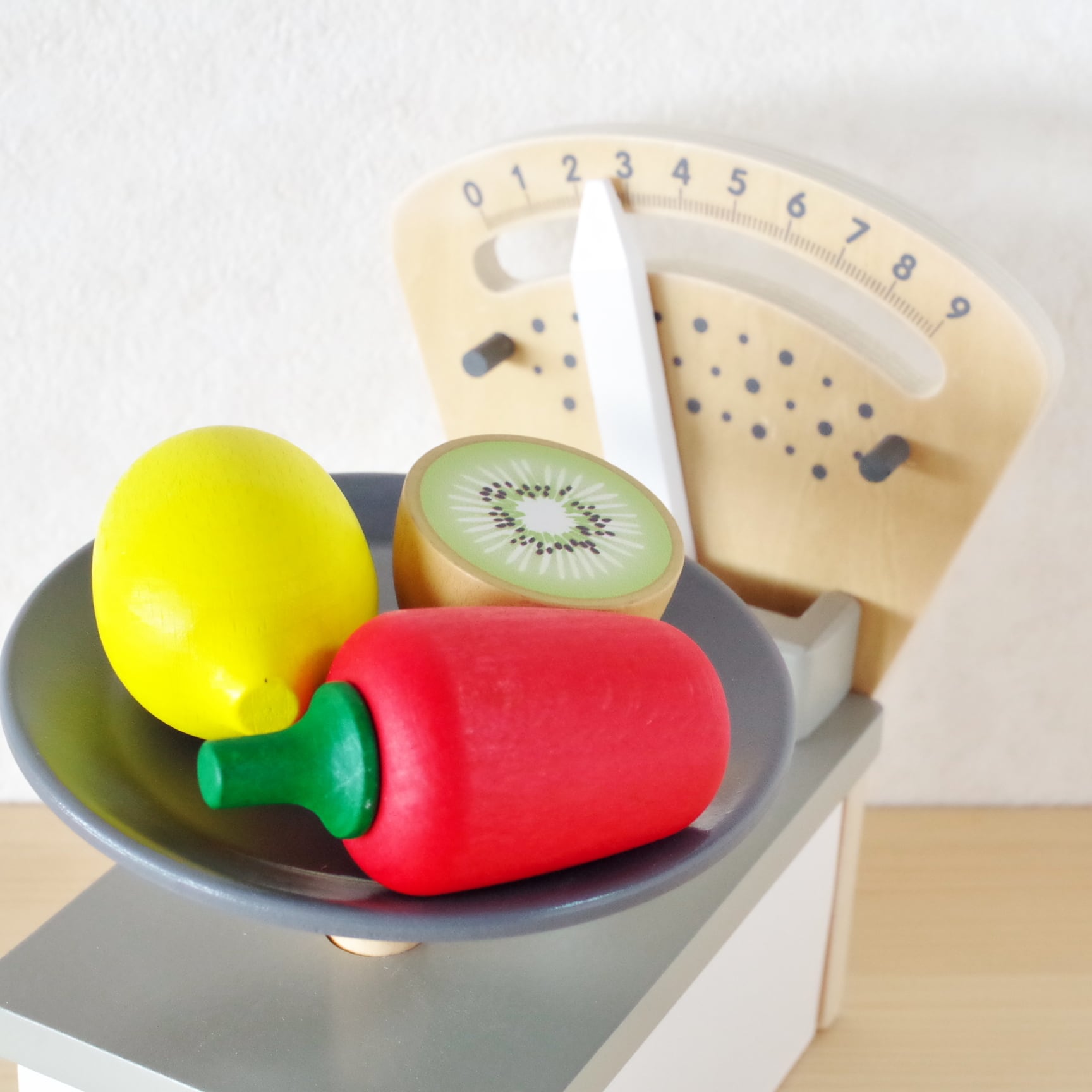 goki ままごとはかり | 木のおもちゃ専門店 おもちゃ箱 イカロス 公式