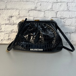 バレンシアガ　がま口 レザー ショルダーバッグ ブラック A-9427