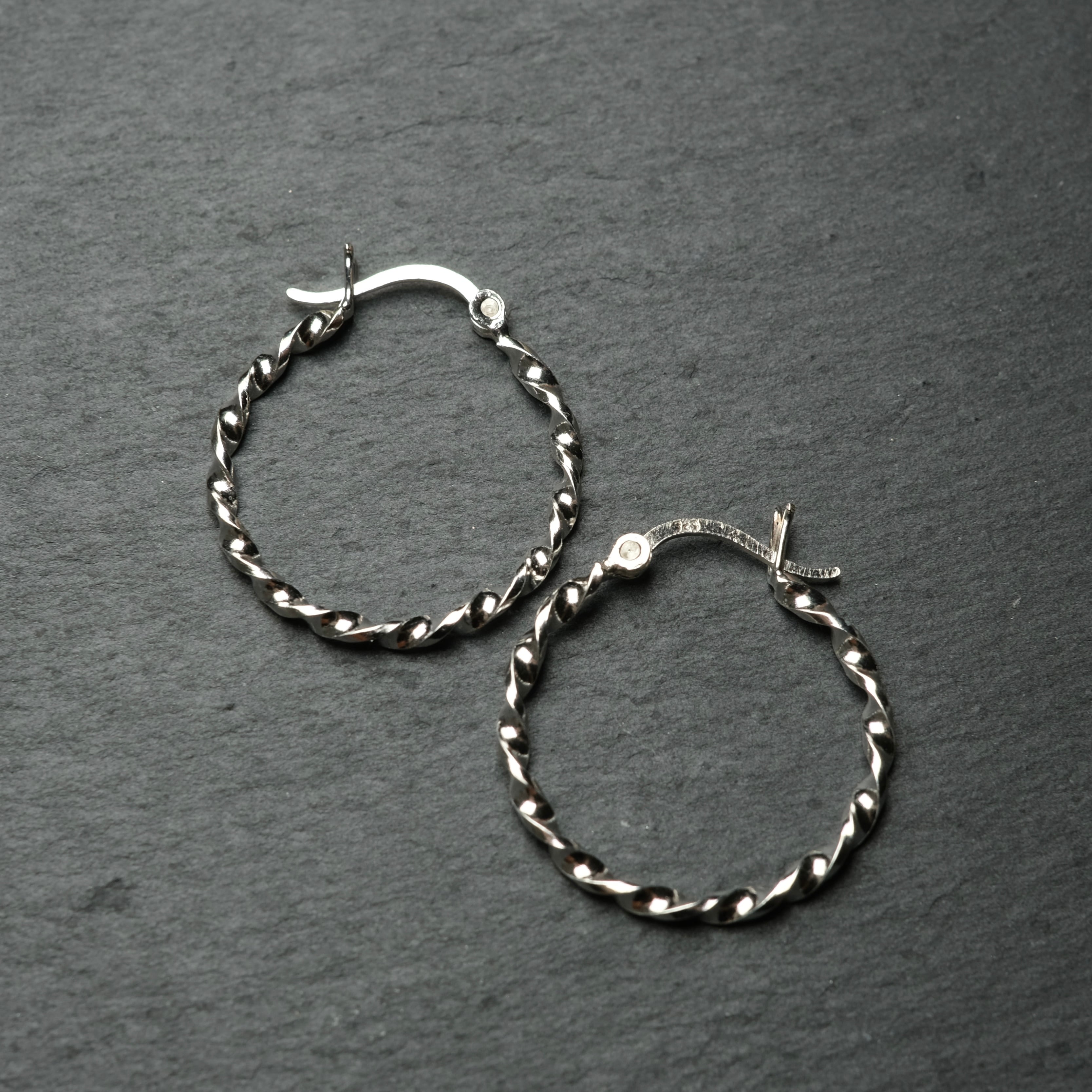 シルバー925 silver ツイストフープピアス/軽研磨仕上げ/両耳