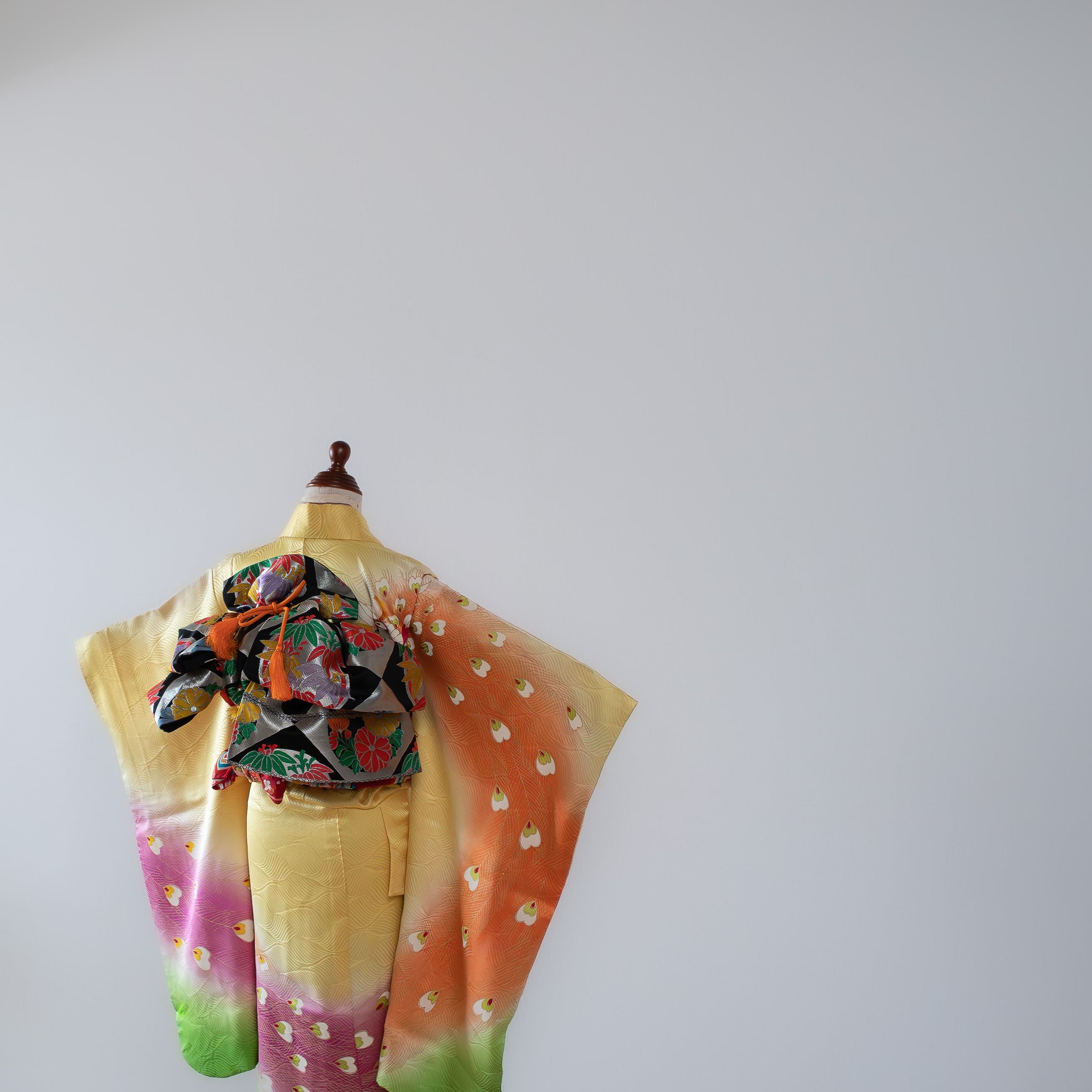 7歳 女の子 『kujaku』 /SS7005(対応身長目安 約115〜125㎝)