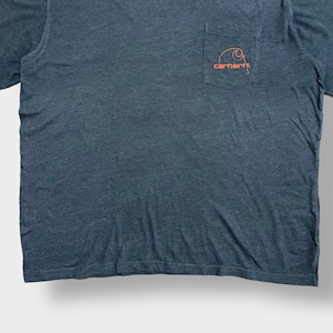 【Carhartt】2XL ビッグシルエット ワンポイント バックプリント ビッグロゴ ポケットTシャツ ポケT カーハート ダークグレー 半袖 夏物 US古着