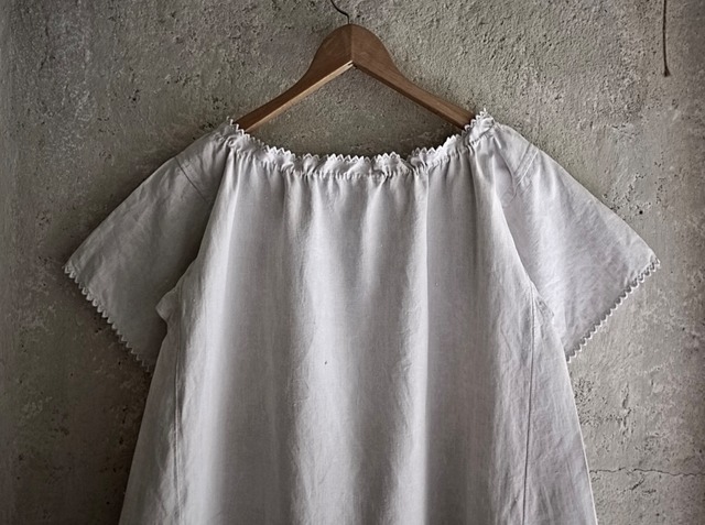 フランス 1900s リネン 球を飲み込んだサーカス旗とモノグラムのあるギャザーワンピース アンティーク