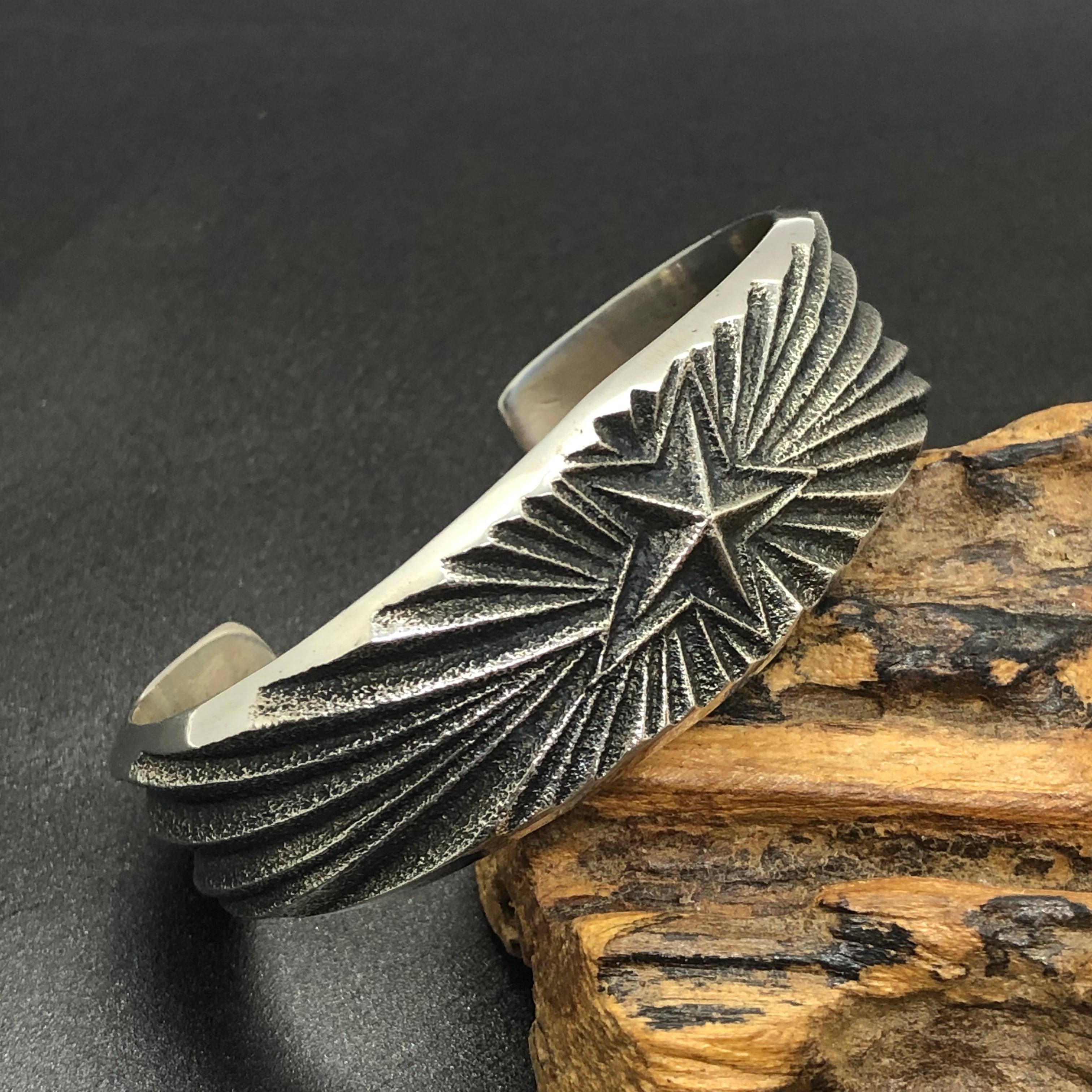 ナバホ NAVAJO ケビンヤジー バングル シルバー KEVIN YAZZIE