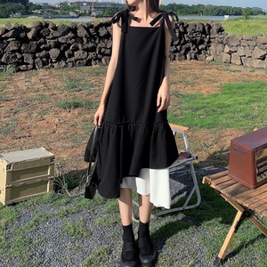ワンピース レディース 送料無料 フレアワンピース  ティアードワンピース バイカラー ミモレ丈 ロング丈 トリコロールカラー フェミニン キャミワンピ ショルダーリボン こなれ感 おしゃれ スタイル 小顔見せ 着痩せ 体形カバー インスタ トレンド ブラック ホワイト モノトーン アシンメトリー かわいい 女子会 カジュアルドレス キュート ガーリー  デート ロマンチック 大人かわいい フリル プラスサイズ 大きいサイズ M L XL 2XL 3XL 4XL ジャンパースカート ギャザー