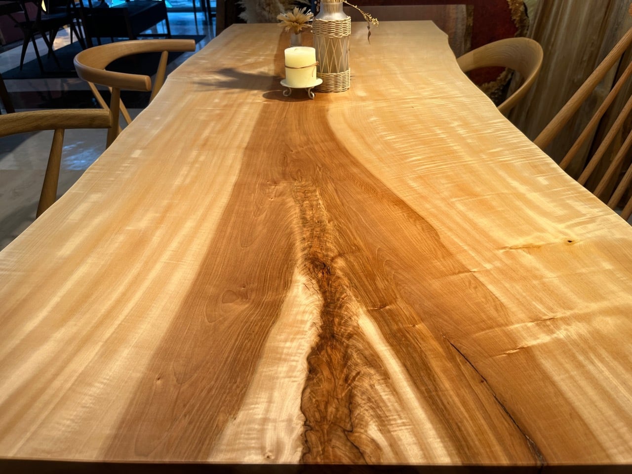 大塚家具 栃 一枚板 テーブル 幅1655ｘ奥755-820ｘ厚45mm 足は別 大塚家具 栃 一枚板 テーブル 幅1655x奥755-820x厚45mm 足は