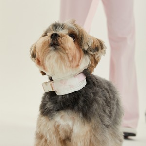 【予約】[ thesallyslaw ] Bailey cushioning collar｜Strawberry Blush