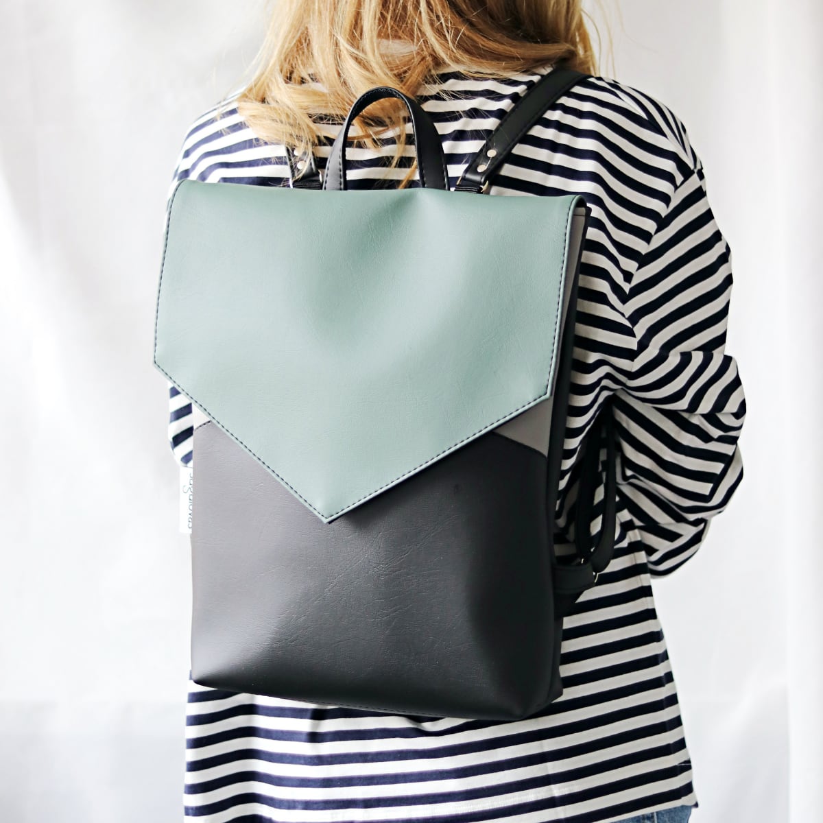 SUGULOVAS Envelope Backpack - Green/Black