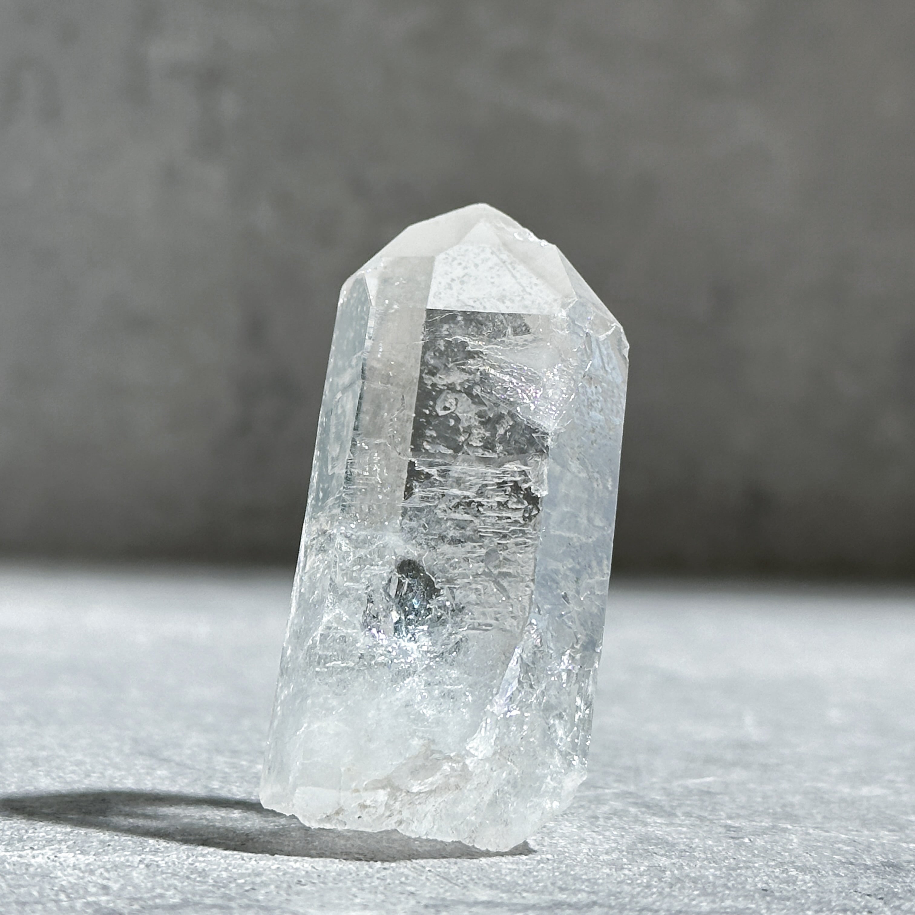 虹◎ゼッカ産クリアクォーツ ポイント 原石 35◇ Clear Quartz