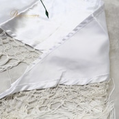 フラメンコ 衣装 シージョ ピキージョ 白 光沢 刺繍 薔薇 花柄 フレコ 軽い 薄い ダンス パーティ 発表会 ホワイト系 フリンジ 刺繍入り ショール おしゃれ エレガント ダンス衣装 ステージ衣装 薔薇刺繍 軽やか コスチューム フォーマル