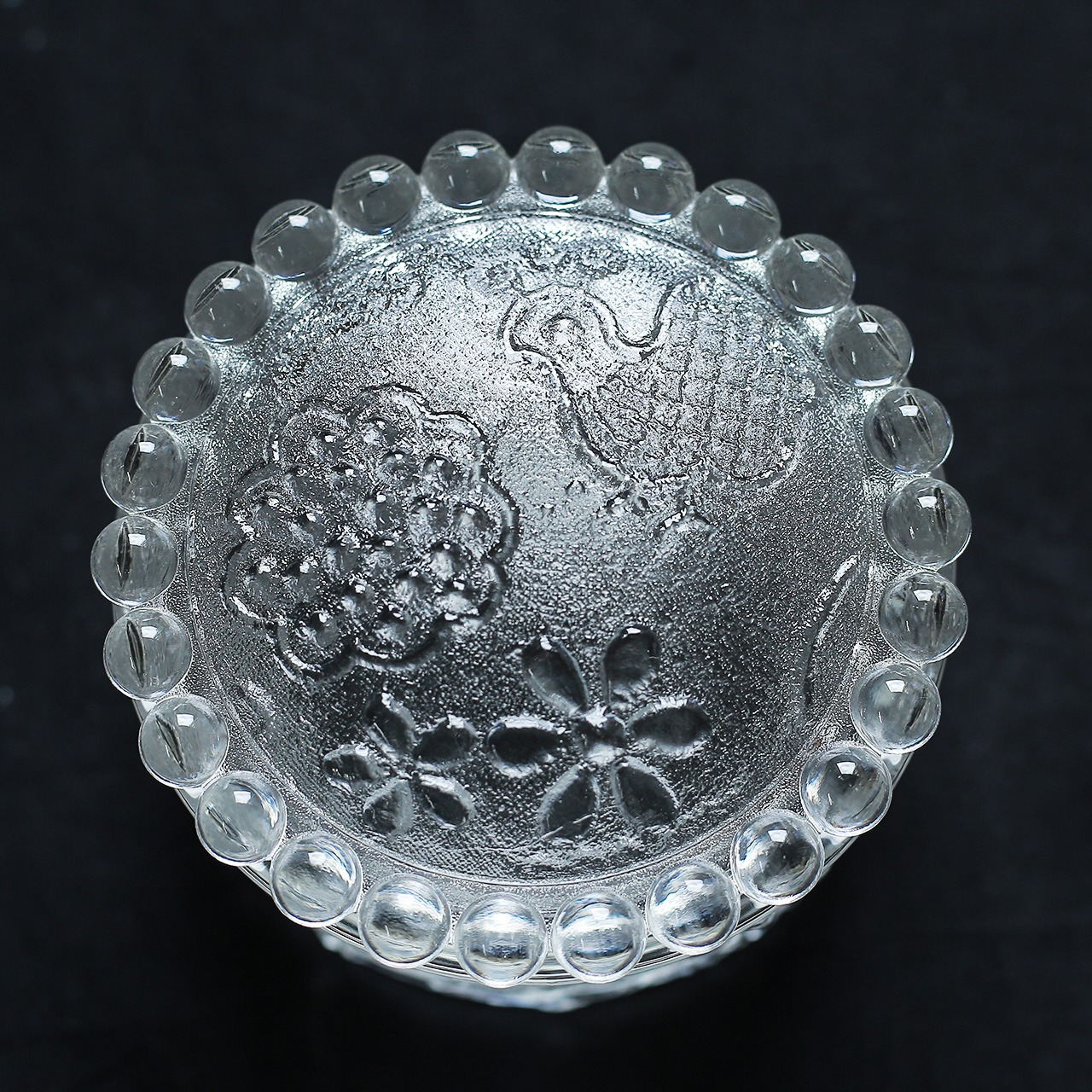 雫の冠が美しい、ガラスの小物入れ 6