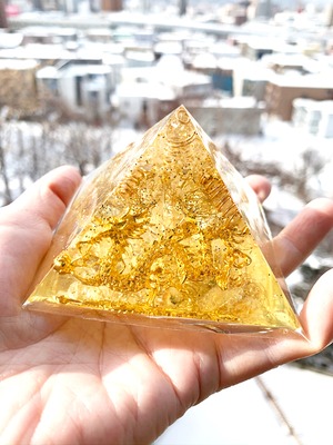 売却済み/ピラミッド型オルゴナイト【ゴールドルチル・シトリン・水晶】キラキラで金運・財運アップ最強！！