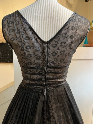 50's black flower lace front ribbons dress