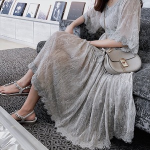 【送料無料】 ロングドレス ワンピース ドレス dress 衣装 パーティドレス ロング ロング丈 マキシ マキシ丈 袖あり フレア袖 フレアスリーブ 半袖 ラウンドネック Aライン フレア レース 刺繍 可愛い 大人可愛い きれいめ シンプル カジュアル シック コンサバ 華やか 大人 上品 おしゃれ お洒落 レトロ こなれ感 フェミニン 小花柄 春 30代 40代 レディース 女性用 ママ ママ服 ママコーデ L XL XXL 3XL 4XL 5XL 大きいサイズ プラスサイズ 大きめ 灰色 グレー