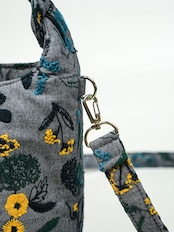 【muuc × ヌノニシタイ】筆記帳刺繍 三つ編みバッグ / ネイビー
