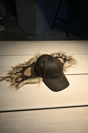 【26AW | UNISEX】Feng Chen Wang フェンチェンワン / キャップ / CAT EARFLAPBLACK DENIM BASEBALL CAP / FUF22AC28