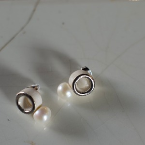 OluNoA / ピアス 両耳〈 アクセサリー・陶器 ・パール 〉