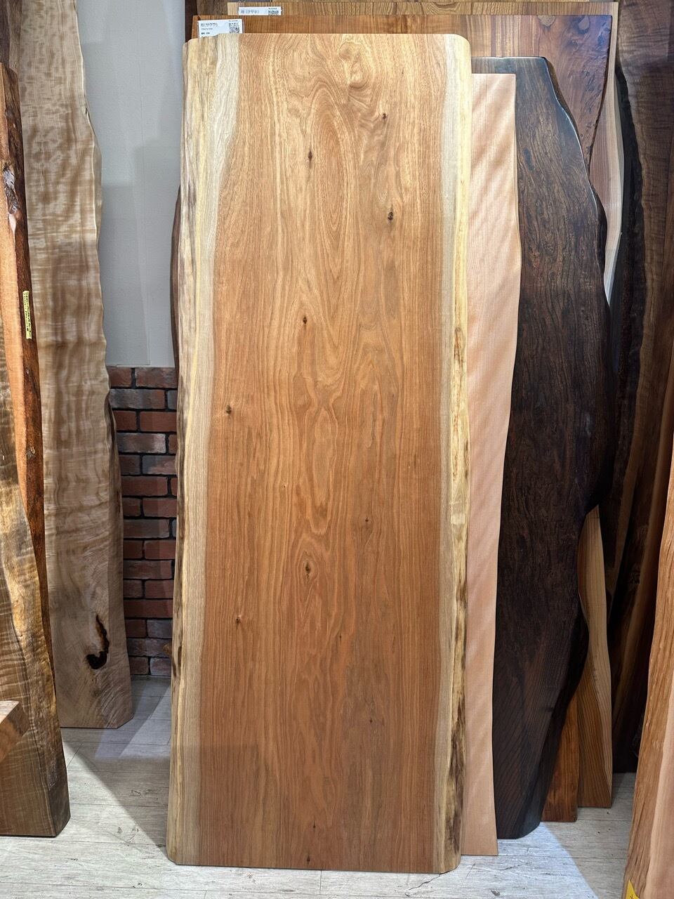 胡桃（クルミ） 一枚板 | 千年家具 - 一枚板 テーブル専門店