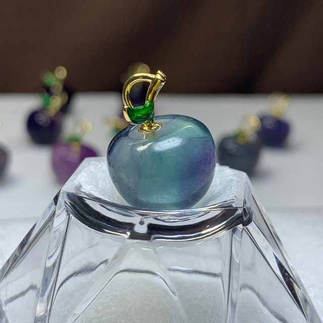 47.フローライトりんご・ペンダントトップ