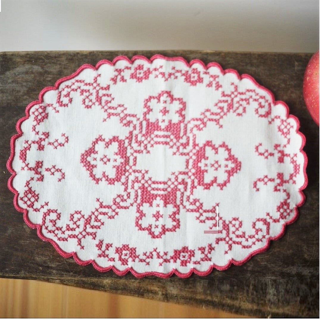 レッドワーク 一色刺繍 楕円ドイリー クロスステッチ