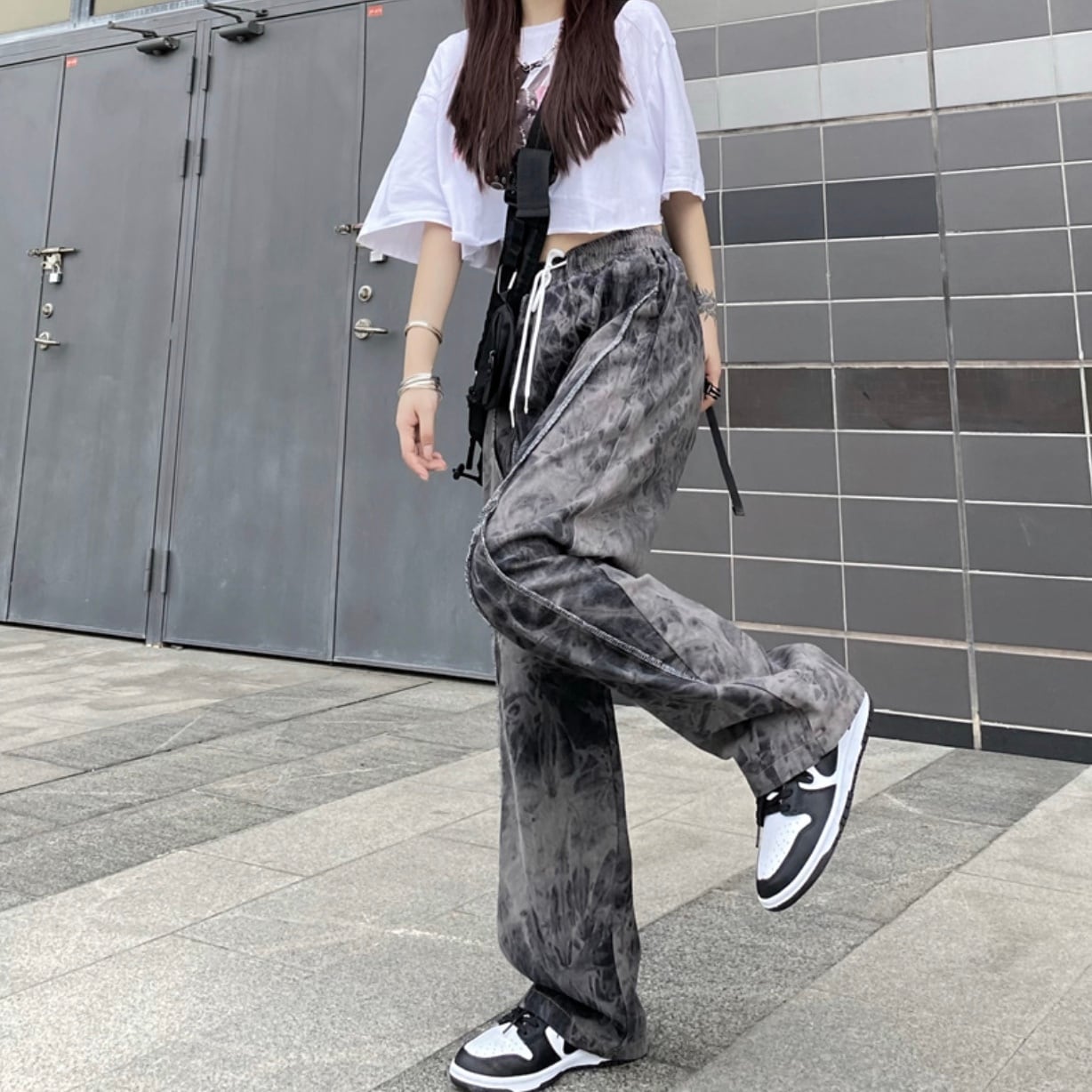 韓国で人気 タイダイ柄 ワイルドレッグ パンツ ハイウエスト 美脚 柄パンツ モノトーン カジュアル ストリート メンズっぽ Lamitte Deco トレンド 韓国ファッション ショップ Base店