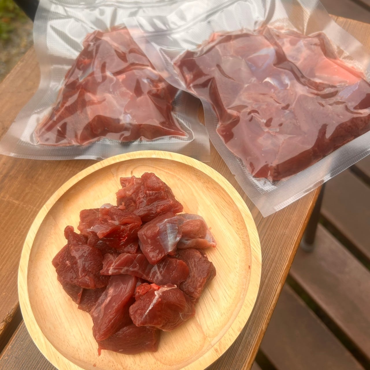 大鹿村産 鹿肉冷凍200g 真空パック | 森の小さな秘密基地 犬用ジビエ販売